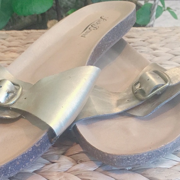 👡🎁FWP Gold Lucky Brand Slider Sandals - Picture 3 of 7